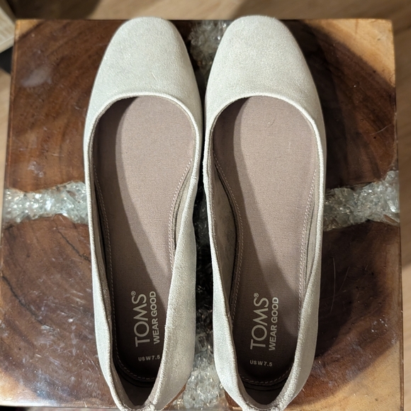 TOMS Women's Briella Ballet Flats in Silver/Light Metallic Suede sz 7.5 - Picture 7 of 15